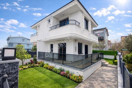 Tekirdağ Yeniçiftlik De Kartallardan Zeytin Villa