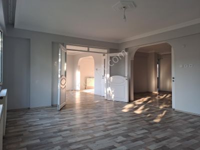 Karacabey Cumhuriyet İlköğretim Okulu Karşısı Kialık 3+1 Daire