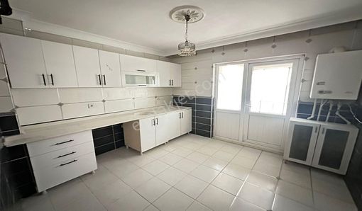 Atapark Çambaşı Caddesi Yakını 3+1 Asansörlü Genç Bina Masrafsız