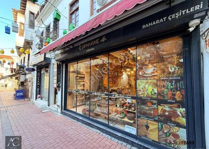 Aclass'dan Kusadası Çarşı İçerisinde Sahıle 50m -modern Tasarımı İle-devren Kıralık 3 Katlı İş Yeri