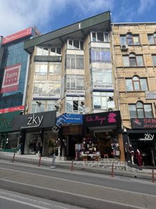 Remax Anka'dan Kartal'da Merkezi Lokasyonda Satılık 38 M2 Dükkan