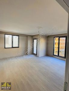 Yenidoğanda 2+1 Sıfır Binada Geniş Kullanımlı Fırsat Daire