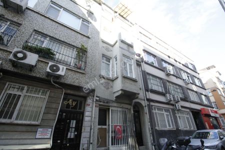 Şişli Ergenekon'da Tarihi Eser Niteliğinde 5 Katlı Bina