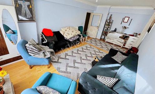 Yeşilbayır Mahallesinde Saat Kulesi Yakını Katta 3+1 Satılık Daire