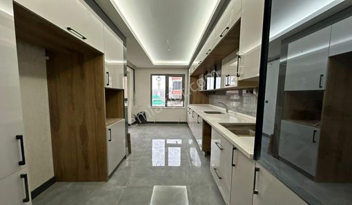 Kanunide Sıfır Binada Site Konseptinde Ara Katta 3+1 Geniş