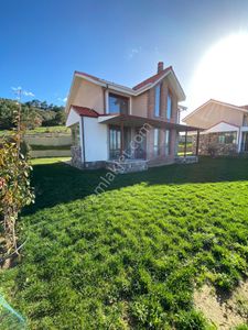 Burhanıye Dutluca'da Panoramık Manzaralı Satılık Natamam Vılla