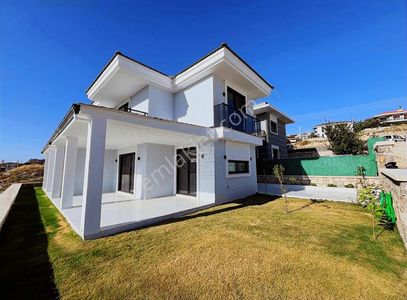 Yiğit Gayrimenkulden Sıfır ,deniz Manzaralı ,lüx 3+1 Villa