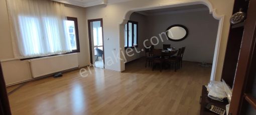 Kiralık Söke Konak Mahallesinde Doğal Gazlı Ara Kat Daire