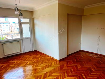 Çevik 'ten İçerenköyde Kiralık 2+1 Daire.