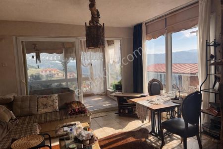 Seferihisar Orhanlı Satılık Müstakil Ev Ve Arsası