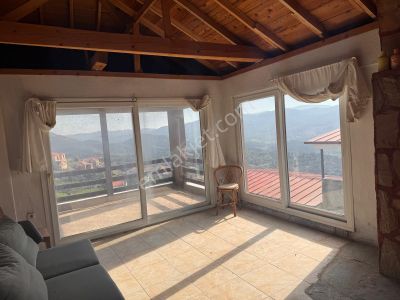 Seferihisar Orhanlı Köy İçi 3 Katlı Satılık Müstakil Ev