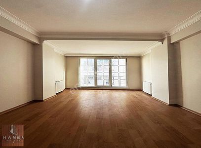 Pınar Mahallesinde Merkezi Konumda Geniş Mutfaklı 2+1 Ara Kat