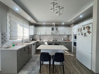 Karınca'dan Gazi Mh'de Doğalgazlı Deniz Manzaralı 4+1 Satılık