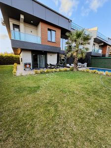 Beylikdüzü Gürpınar Lüx Eşyalı Satılık Bahçe Havuzlu Lüx Villa