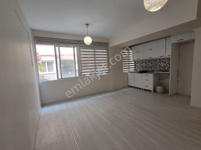 Kiralık İzmir Karşıyaka Alaybey İzbana 100 Metre Mesafede 2+1 Daire