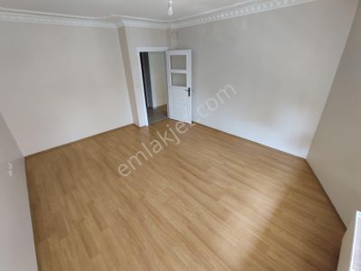 Aşıkpaşa Cadde Üzerinde Asansörlü 2. Kat Konumunda 3+1 Yapılı Lüx Daire Tuğrul Emlaktan