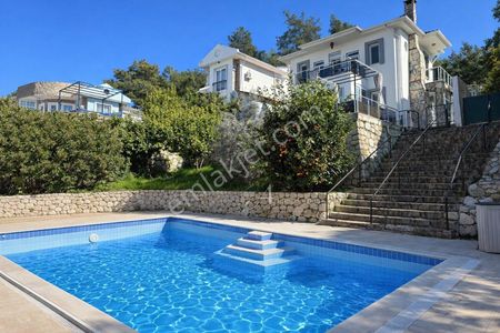 Seydikemer Kadıköy'de Satılık 3+1 Villa