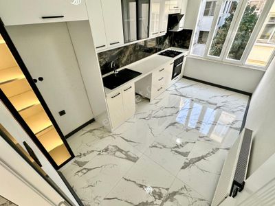 ꧁ay Emlaktan꧁akçay Merkezde Arakat Ayrı Mutfaklı Denize Yakın Lüx Tasarım Satılık 2+1 Geniş Daire