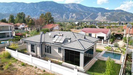 Antalya Döşemealtı'nda Dağ Manzaralı Havuzlu Müstakil Villa