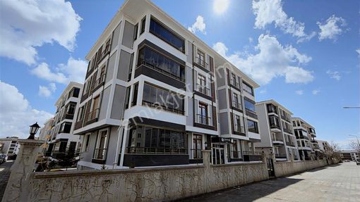 Remax Dem/den Demirkentin En Nezih Sitesinde Ara Kat 3+1 Daire