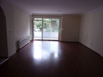 Tarabya Sitede 3+1 140 Metrekare Bakımlı Kiralık Daire