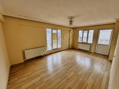 Derince Çınarlı Mahallesinde Ferah Ara Kat 2+1 Kiralık Daire