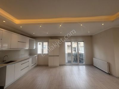 Maltepe Altayçeşme'de Minibüsyoluna 2dk Mesafede Satılık3+1daire