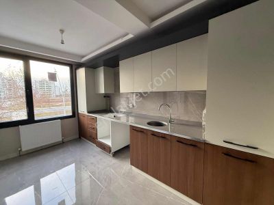 Bağcılar Bölgesi Hava Limanı Kavşağında 2+1 Satılık Daire