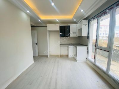 Güven'den Kapaklıda Caddeye,servslere Yakın,ankastreli 2+1 Daire