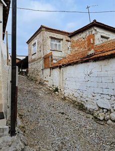 Foça Gerenköyde Acil Satılık Köy Evi