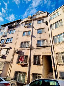 Dikilitaşta Meydana Parka Yakın Boş Ara Kat 2+1 Satılık Daire