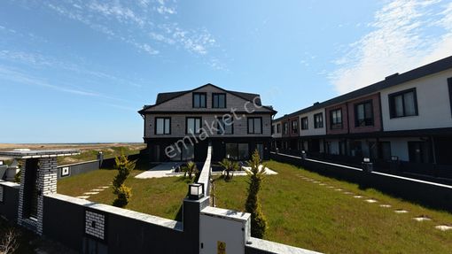 Kocaali'de Full Deniz Manzaralı Müstakil Havuzlu Bahçeli Bol Pazarlıklı 3+1 Villa