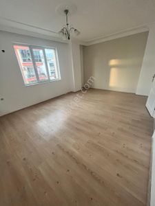 Teomanpaşada 2+1 Arakatta Eşyasız Kiralık Daire