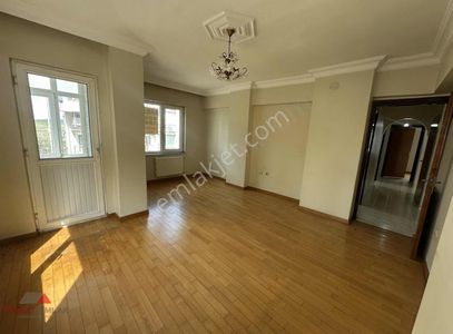 Murat Emlak'tan 3+1 Çift Balkonlu 125msite İçi 1.kat Ferah Daire