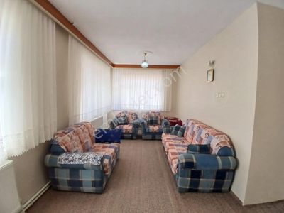 Akçay Emlak'tan Akşehir Yarenler Kapalı Pazar Civarında Eşyalı 2. Kat Kiralık 3+1 Daire