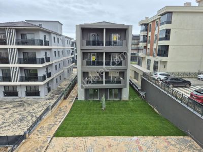 Delux'den Palm Suıt'te Havuz Manzaralı Eşyalı Bahçekatı Daire