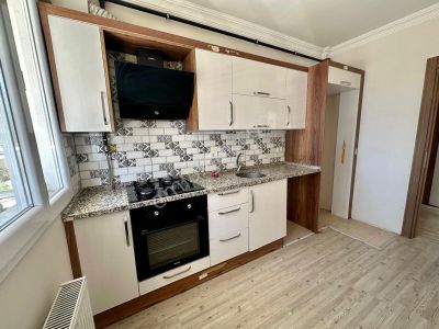 Zeki Emlak'tan Manisa Yunusemre Muradiye'de Otoparklı Site İçinde Satılık 2+1