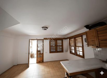 İzmir Eski Foça'da Denize 70 Mt Satılık Villa