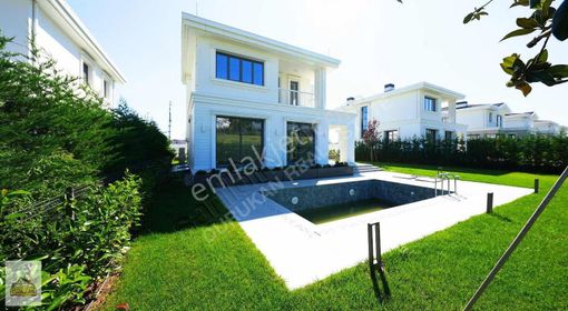 Çekmeköy Çınarköy'de 5+2 Satılık Villa | Prestijli Site Yaşamı