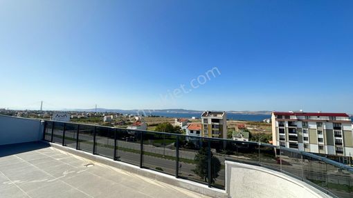 Lapseki Çardak'ta Deniz Ve Köprü Manzaralı Satılık 2+2 Dublex