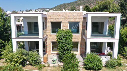 Bodrum Kumbahçede Ayrıcalıklı Bir Konumda Denize Sıfır Son Daire