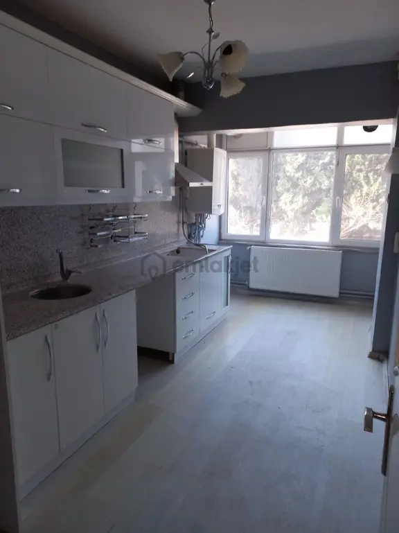 Merkez De Anayol Üzeri 125 Metre Kare 3+1 Kiralık Daire 2