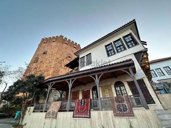 Alanya Çarşı Mah.iskele Cad.satılık Tarihi Konak 1