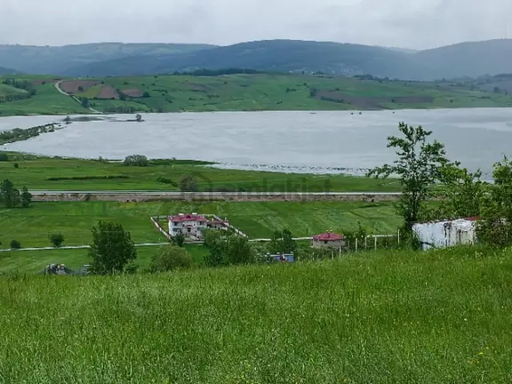 Sahibinden Göl Manzarali Arsa-tarla 1