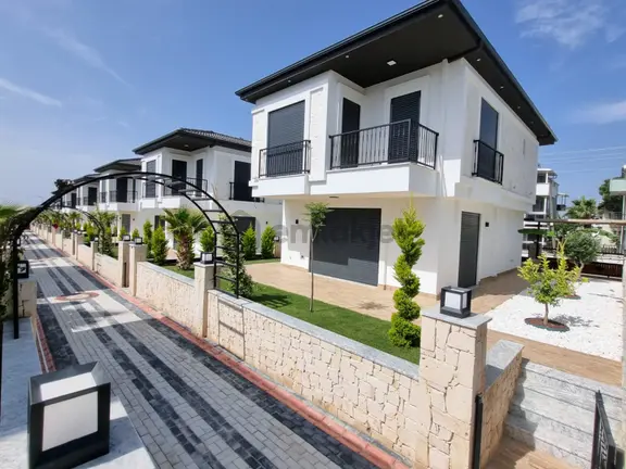 Didim Efelerde Satılık Kompleks İçi Havuzlu-otoparklı Lüx 3+1 Villa 1