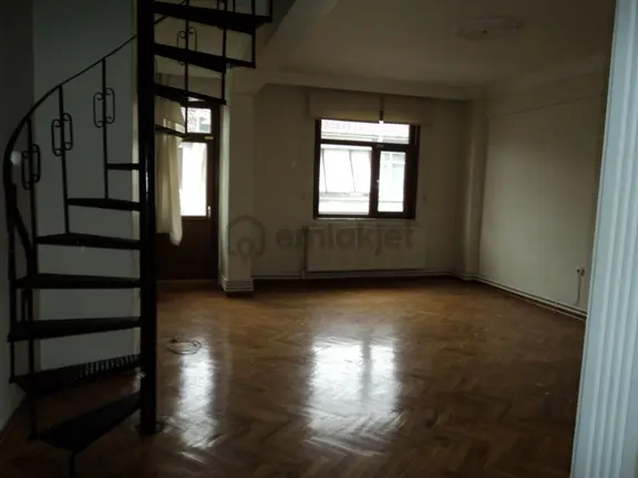 Burç Emlak'tan Gazi Refik Sokakta 130 M2 3oda Salon Bakımlı Dublex Daire 2