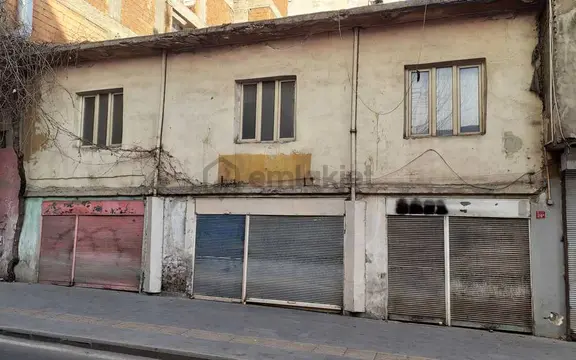Fatih Caddesinde Müstakil Ev
