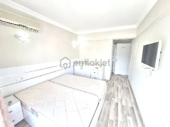 Kuşadası Merkezde 1+0 Eşyalı Apart Kiralık Daire 2