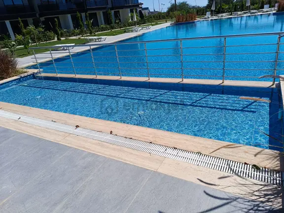 Kumköy'de Denize 800 M, 1+1 Havuzlu Site İçinde Lüx Daire 1