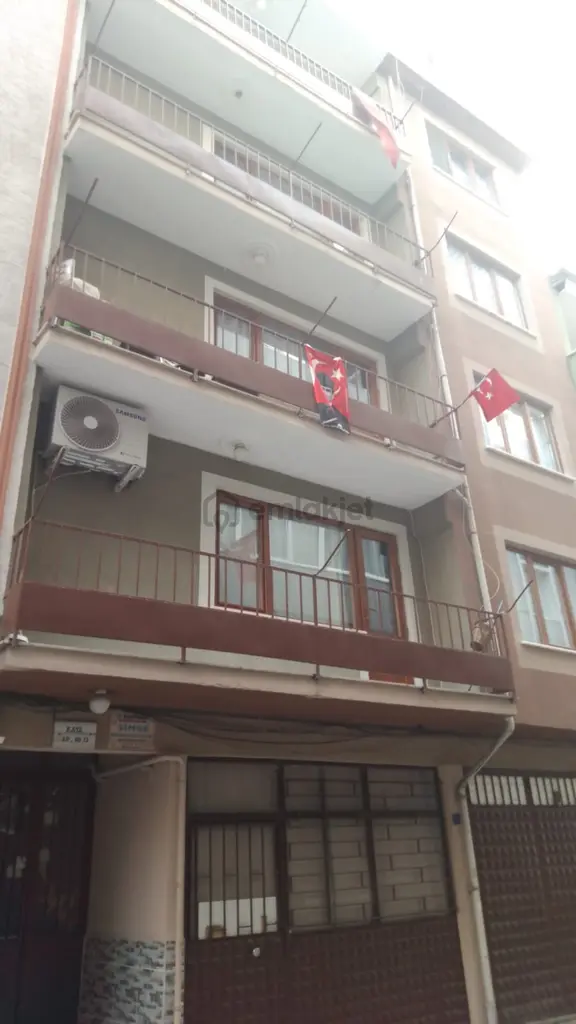 Gemlik Dr.ziya Kaya Mah. Komple Satılık Bina 4 Katlı Depolu Daireler 2+1 100m2. 2